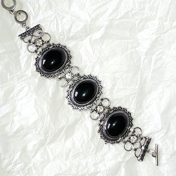 FAUX BLACK ONYX ORNATE OVAL LINK STATEMENT BRACELET - Picture 6 of 6